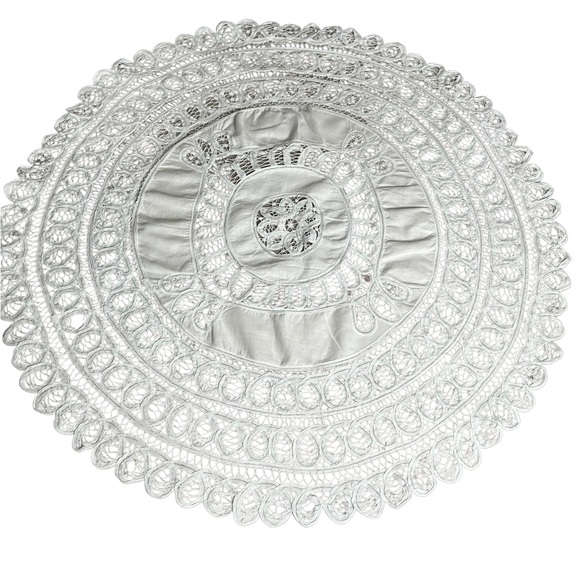 Large Ice Blue Vintage Ribbonwork Lace Centerpiece - Picture 4 of 7